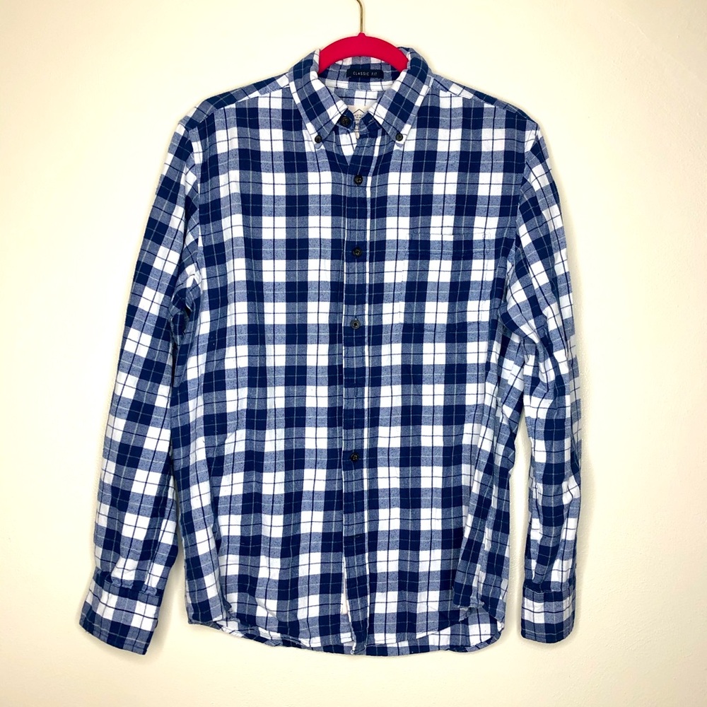 St. John’s Bay Men’s Blue And White Plaid Button Up Long Sleeve Shirt Size Small